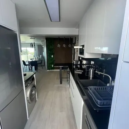 Апартаменты Luxurious T2 Varandas Xiii Фуншал